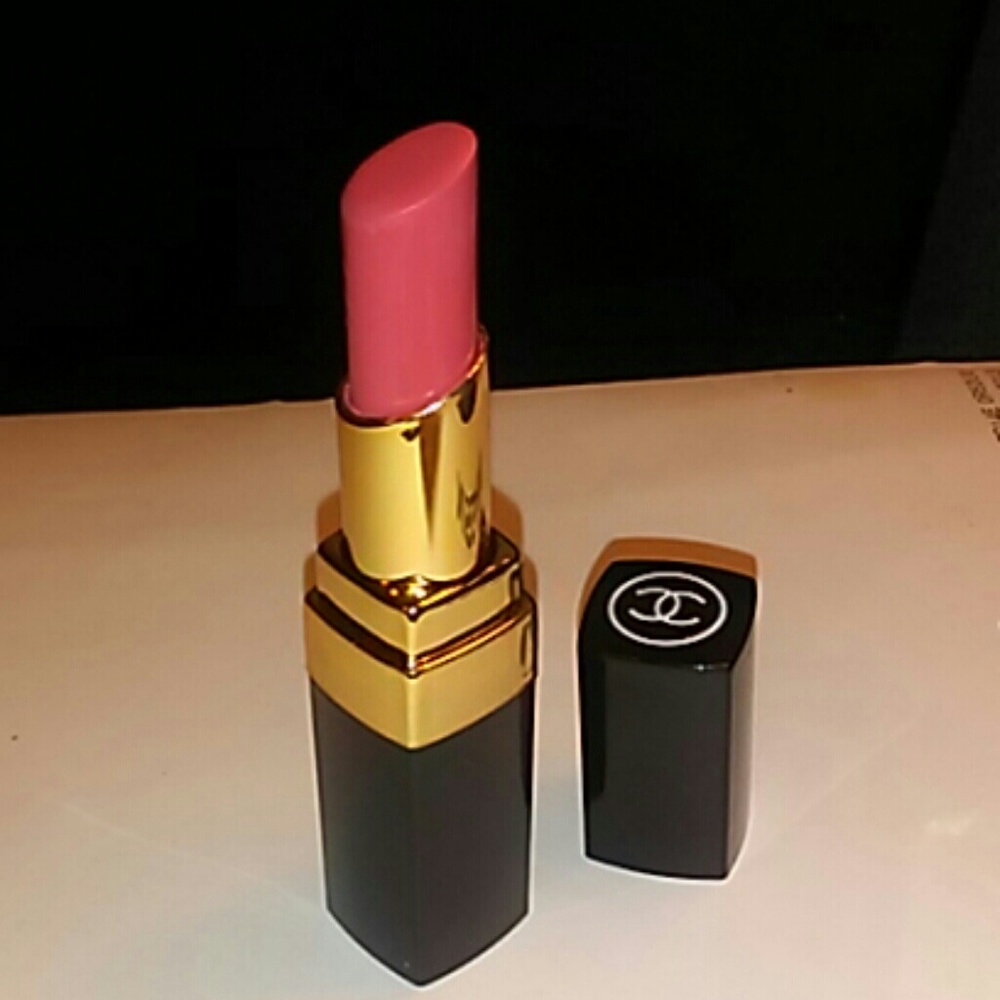 Chanel rouge Coco Shine in Saga